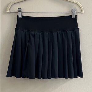 OFFLINE By Aerie Seamless Pleated Black Mini Skort size medium
